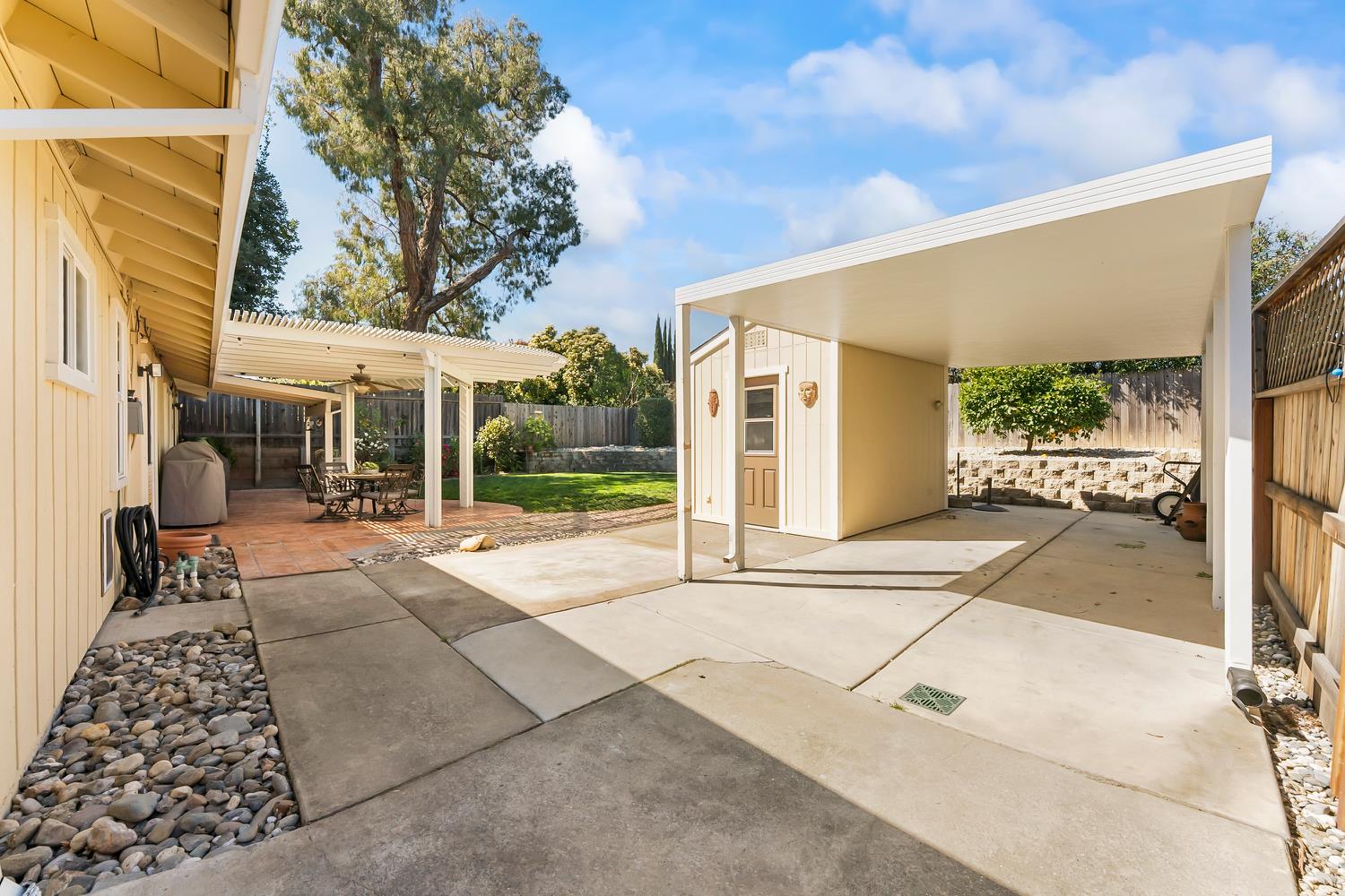 1520 Crestmont Oak Drive