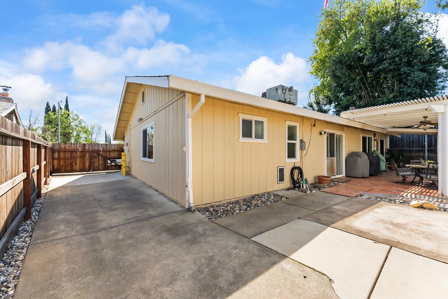 1520 Crestmont Oak Drive