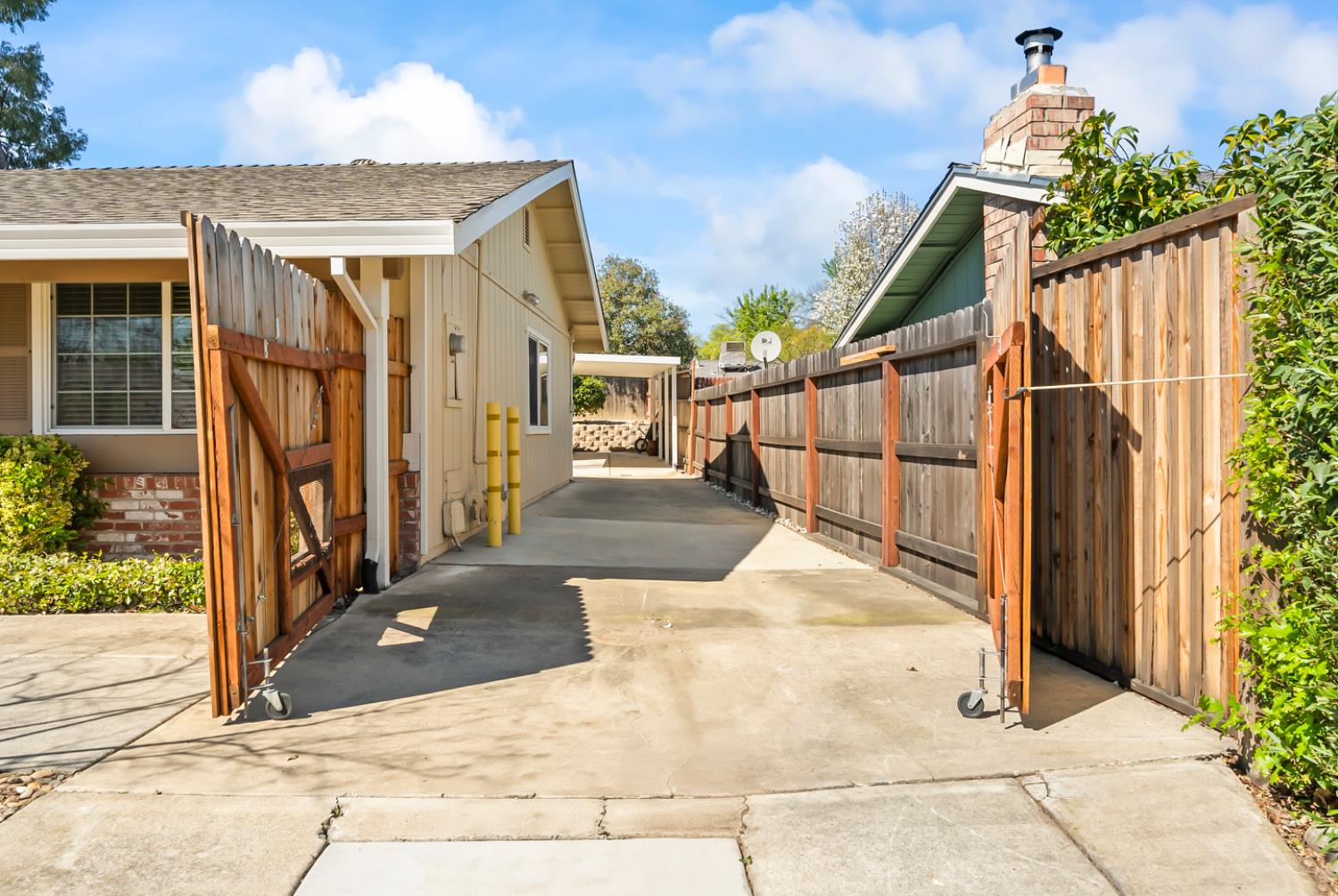 1520 Crestmont Oak Drive