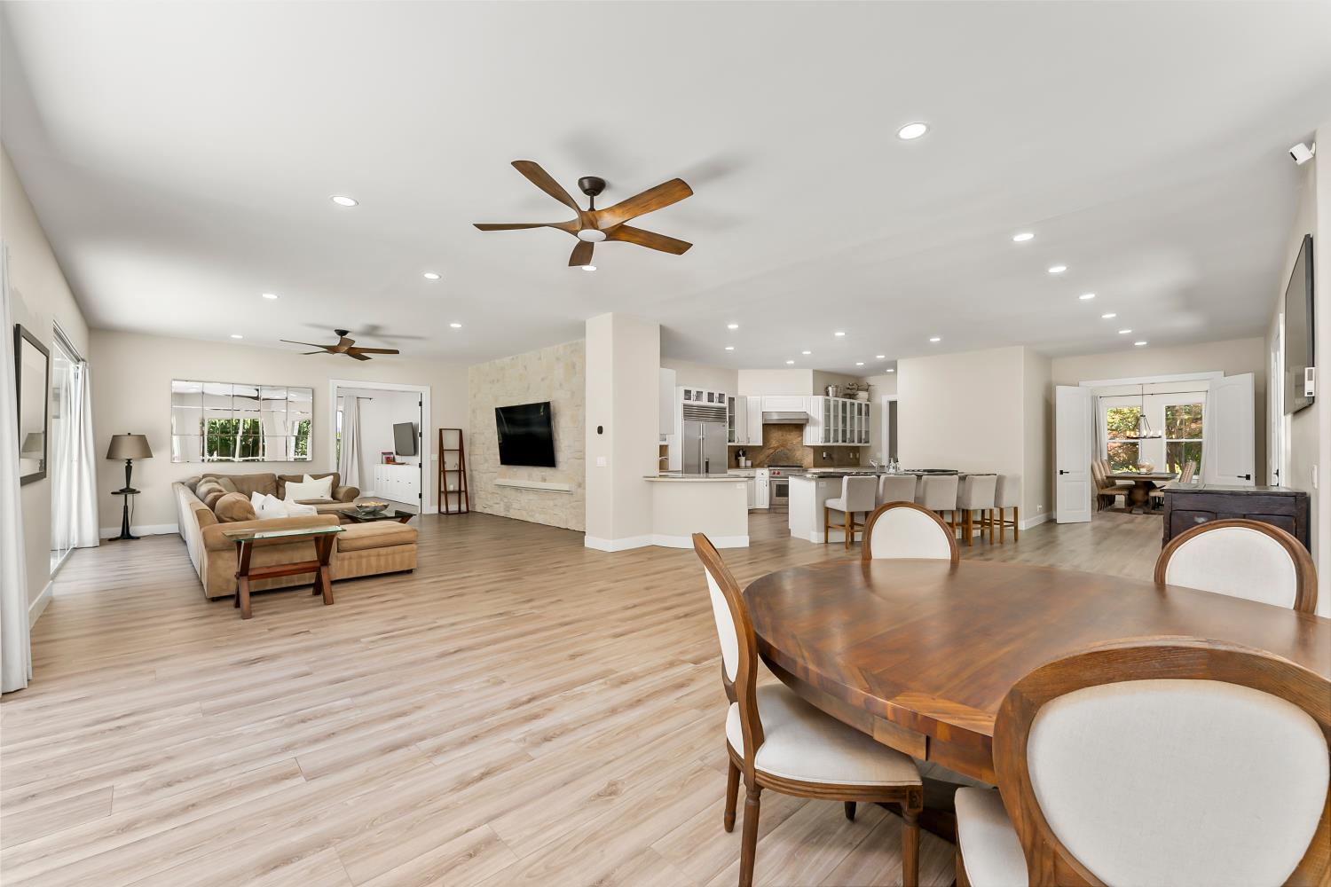 5142 westbury Circle