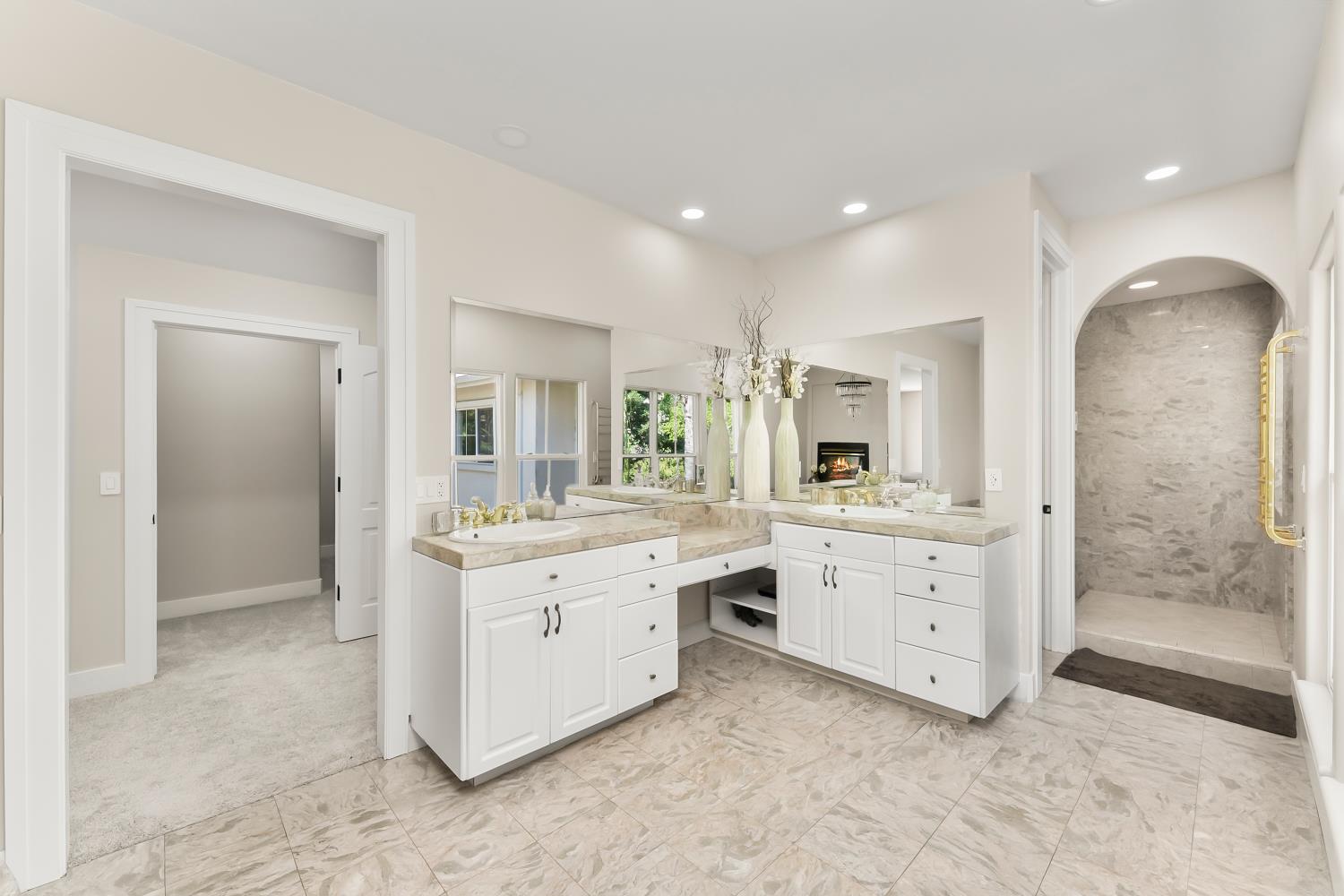 5142 westbury Circle
