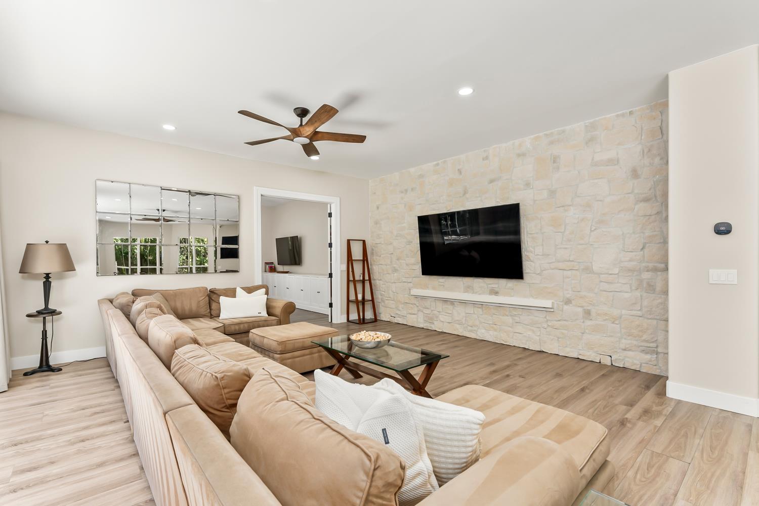 5142 westbury Circle