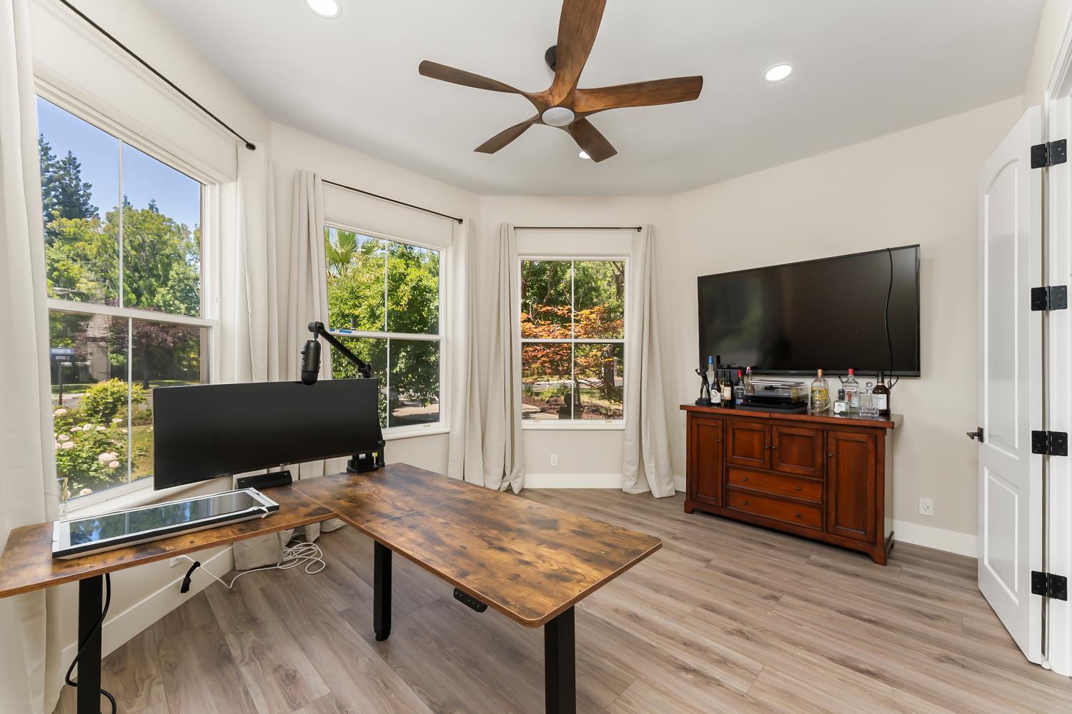 5142 westbury Circle