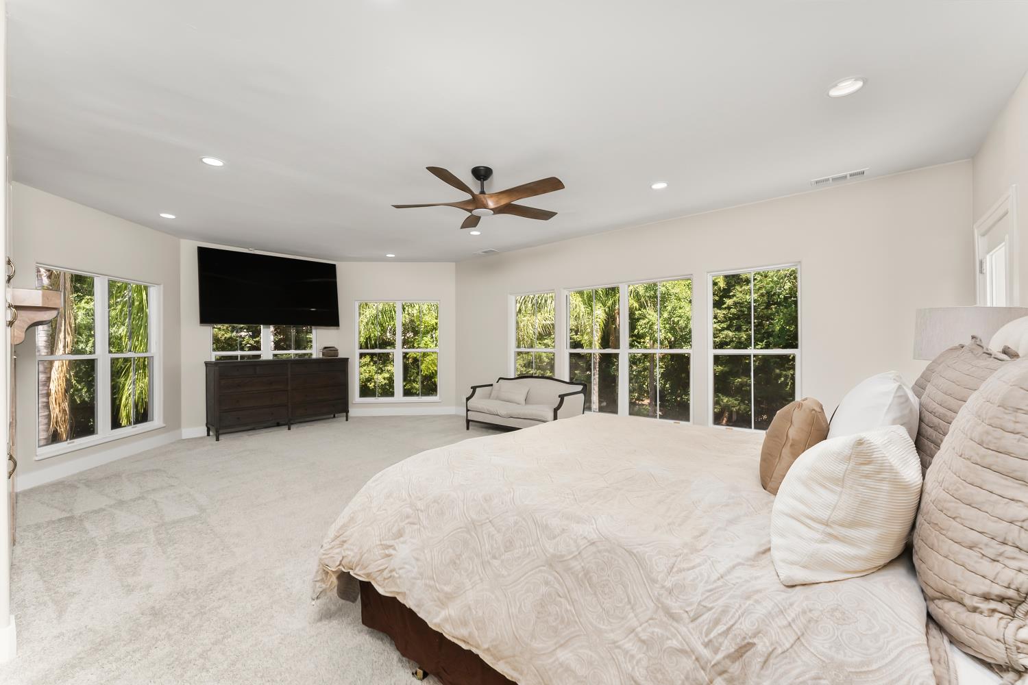 5142 westbury Circle