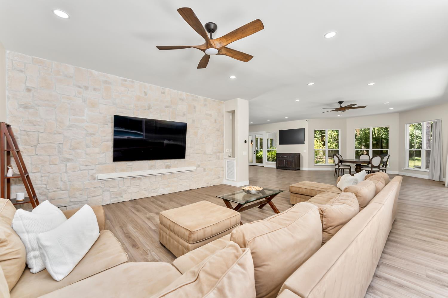 5142 westbury Circle