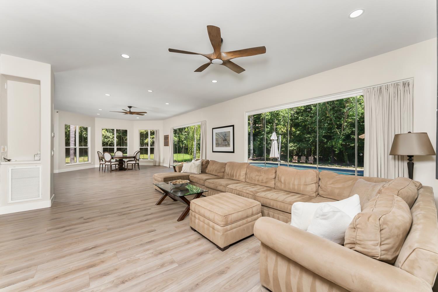 5142 westbury Circle