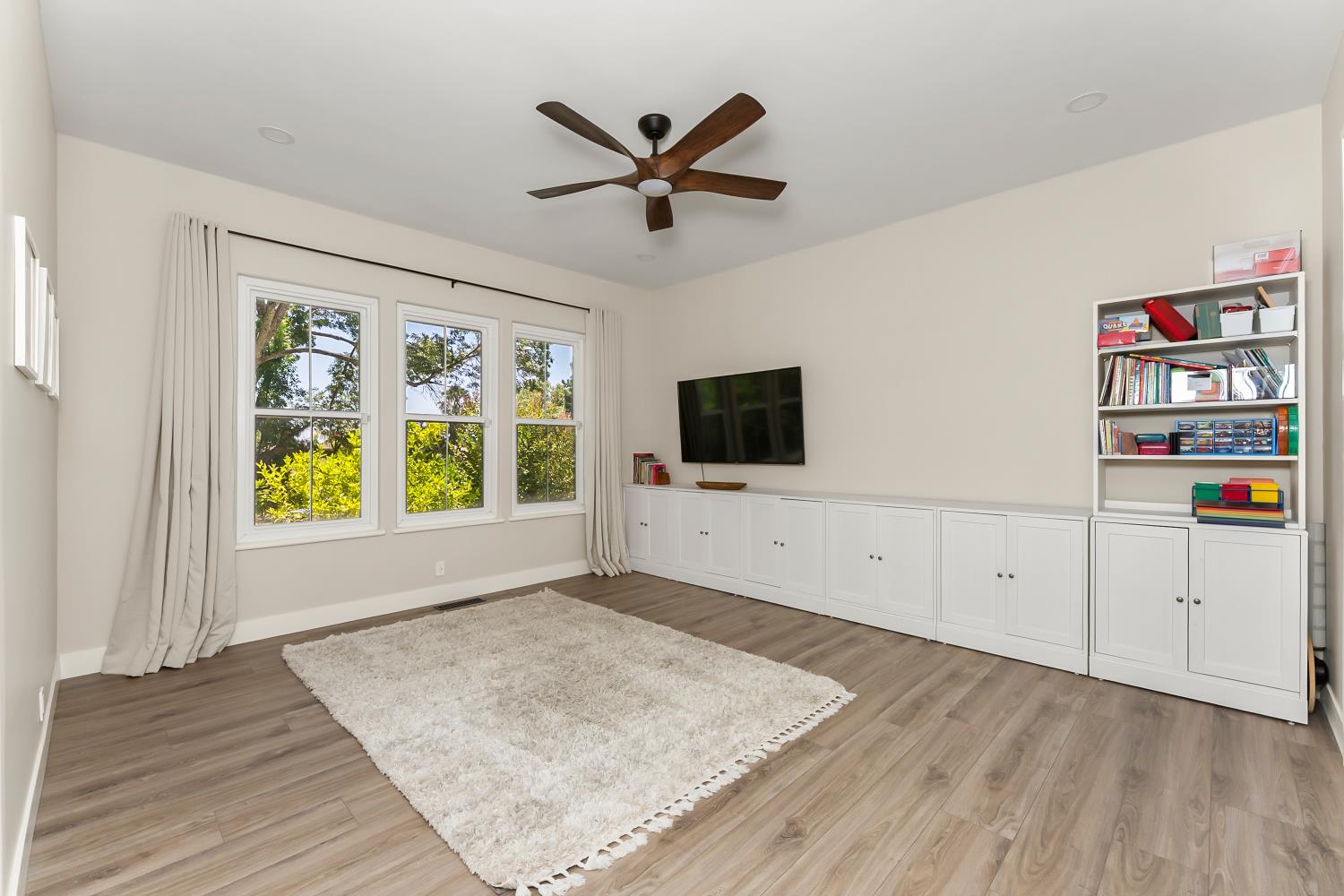 5142 westbury Circle