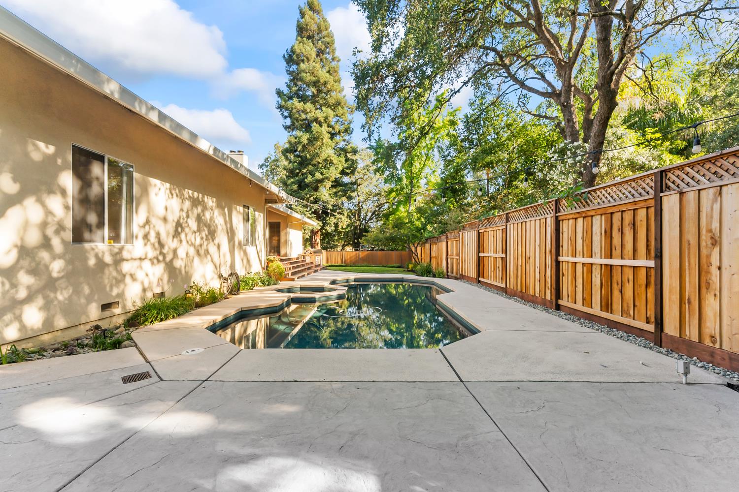 8438 Friar Tuck Way