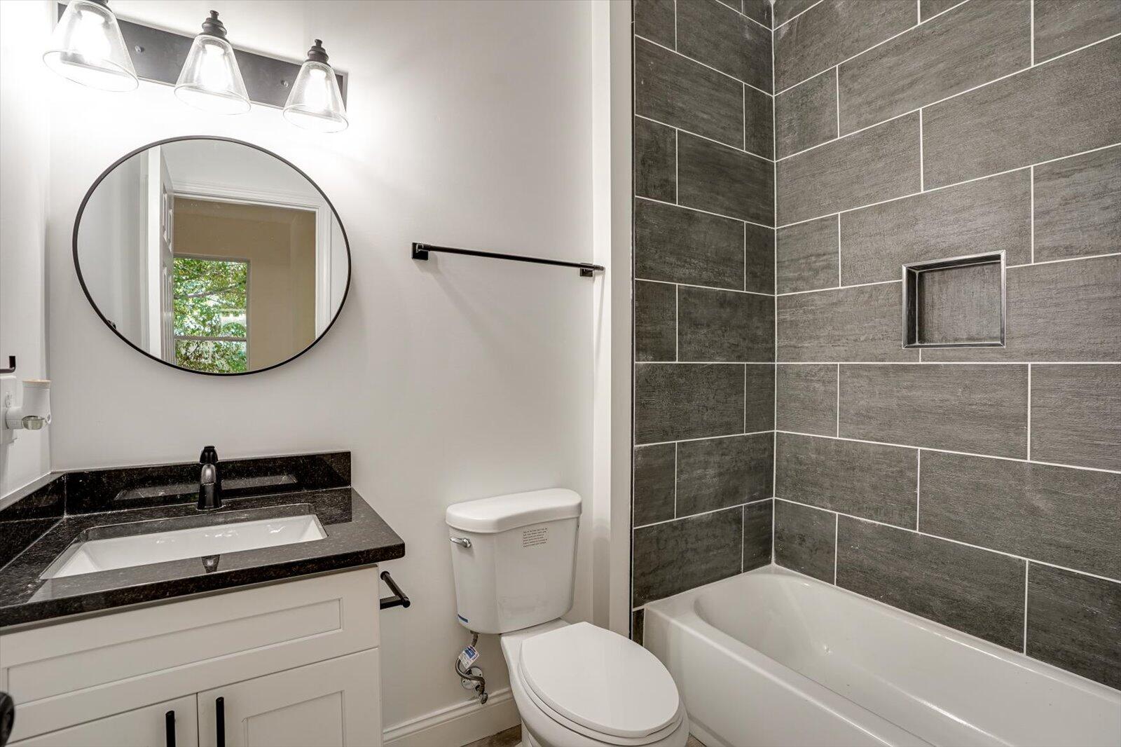 2409 N Chamberlain Ave