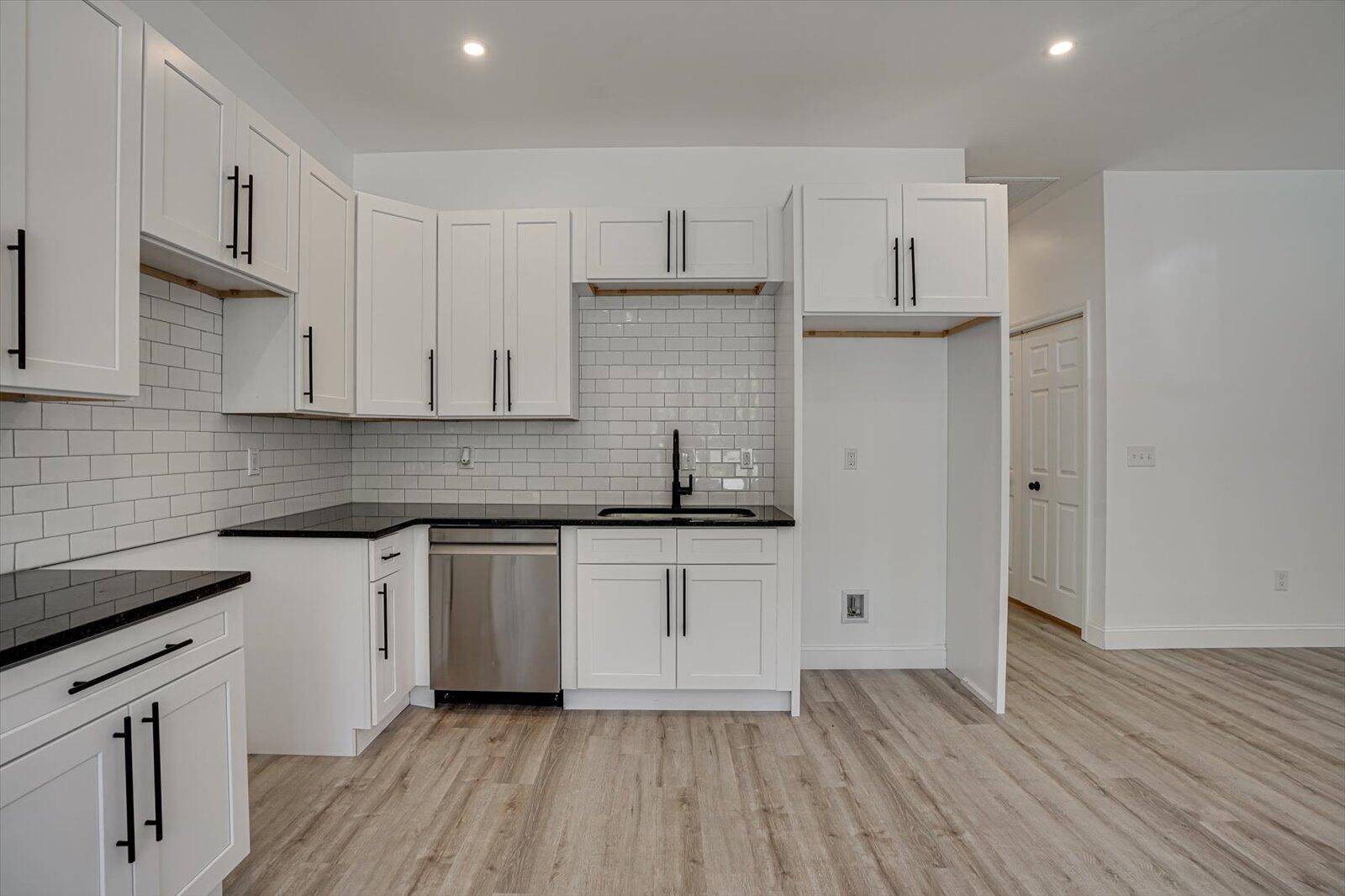 2409 N Chamberlain Ave