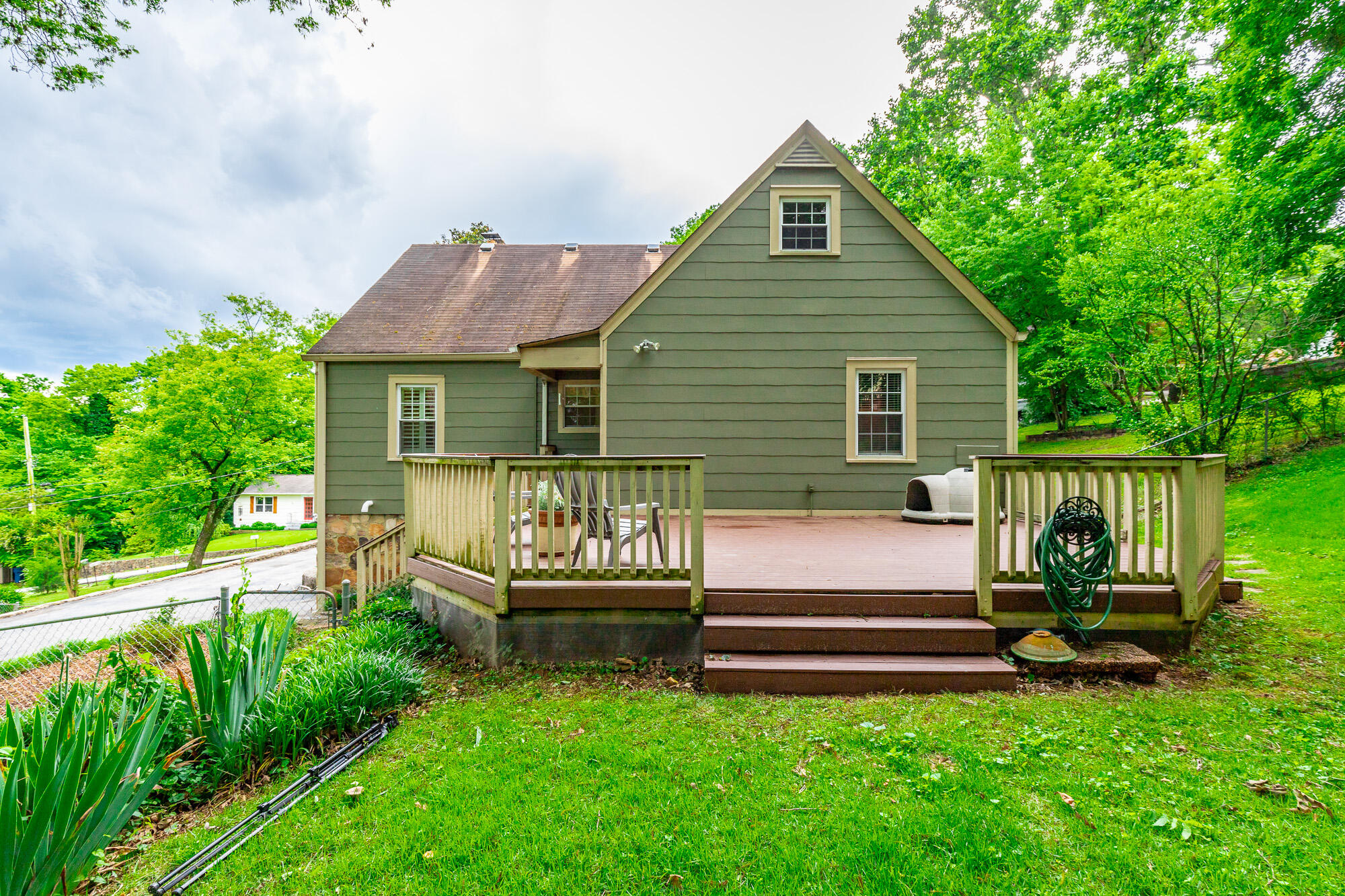 209 W Leawood Avenue