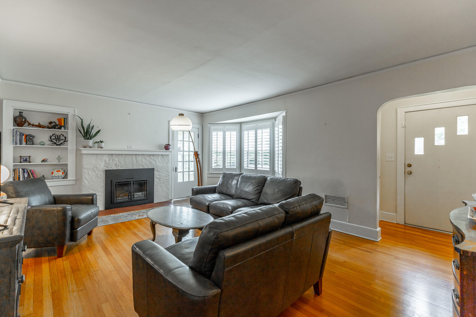 209 W Leawood Avenue