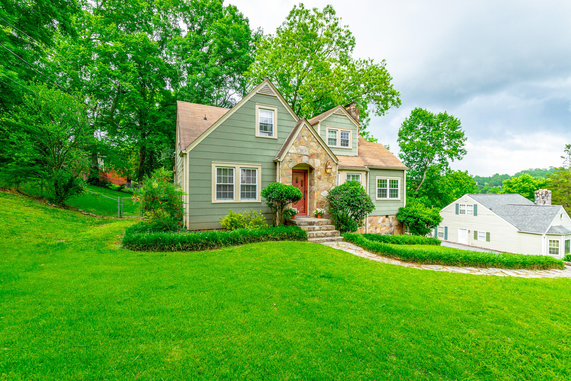 209 W Leawood Avenue