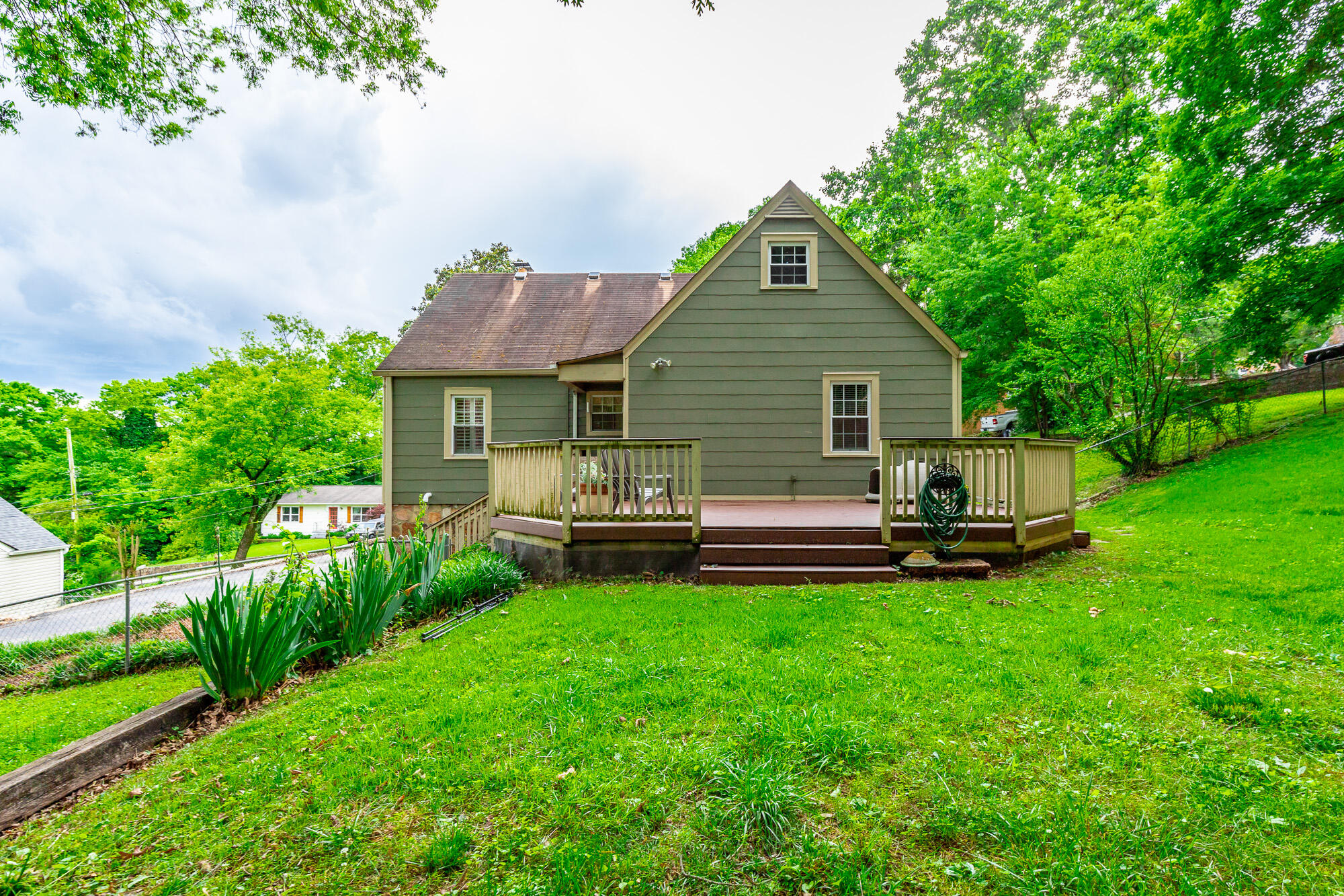 209 W Leawood Avenue