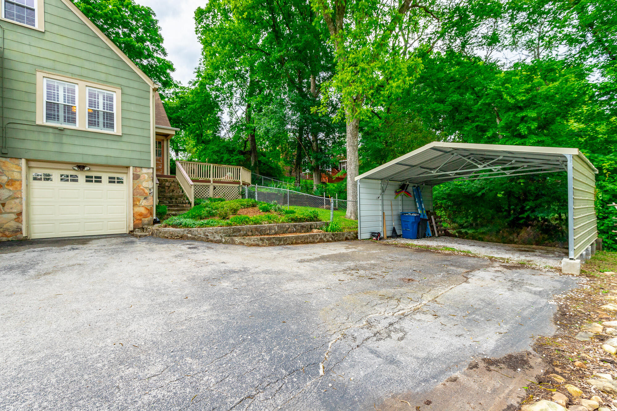 209 W Leawood Avenue