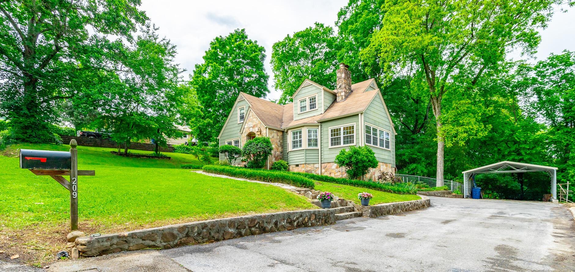 209 W Leawood Avenue