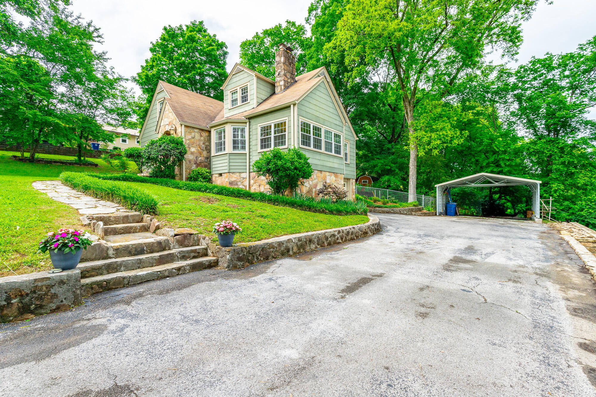 209 W Leawood Avenue