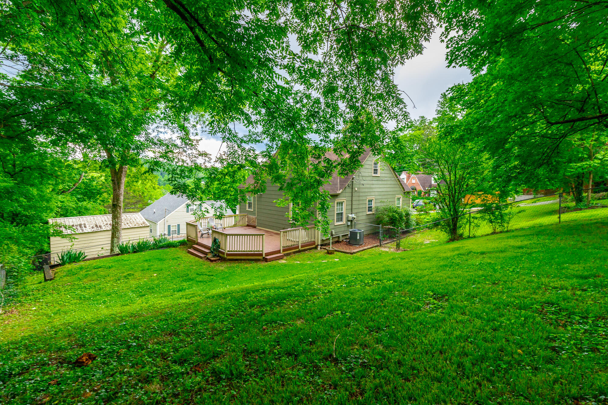 209 W Leawood Avenue