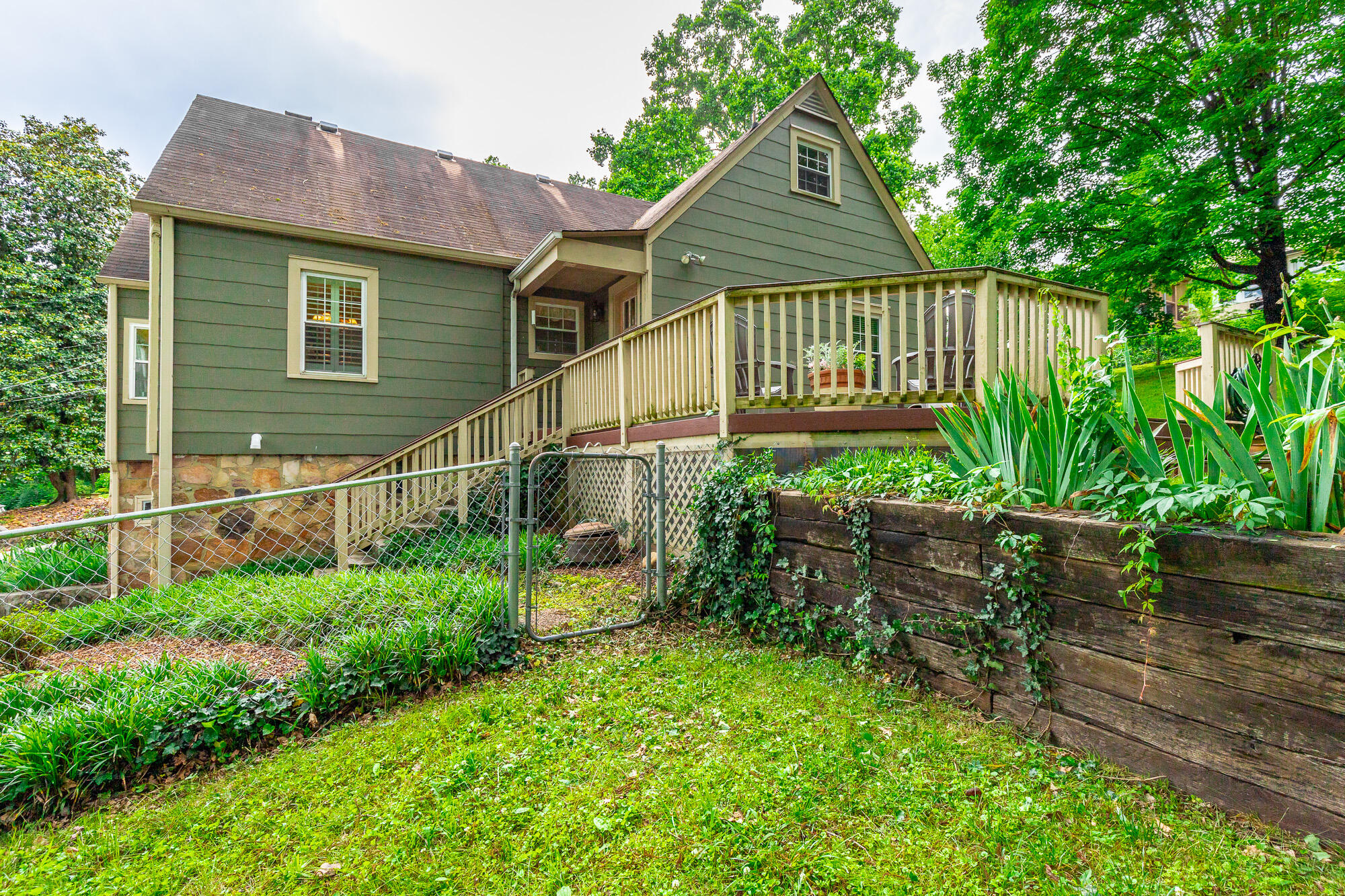 209 W Leawood Avenue