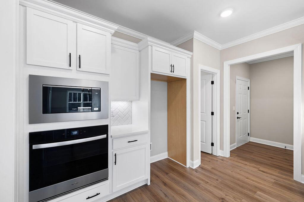 8930 Knolling Loop, 31
