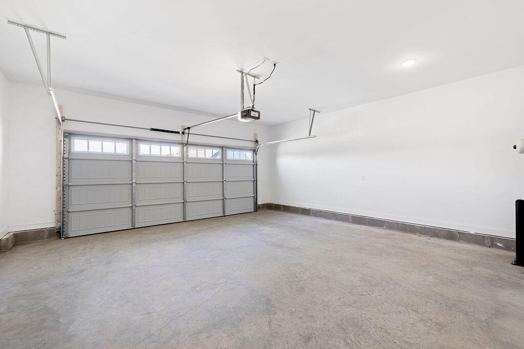 8930 Knolling Loop, 31