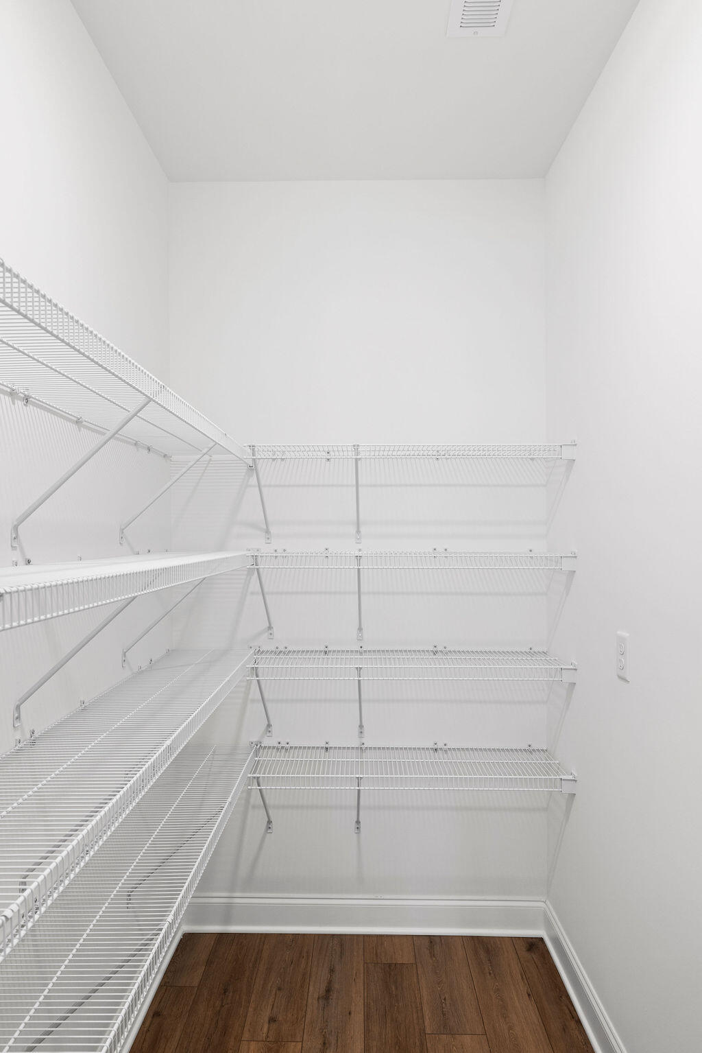 8930 Knolling Loop, 31