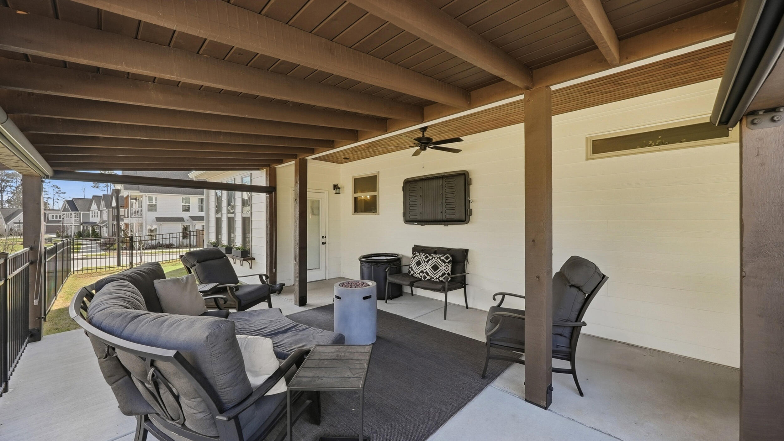 8105 Honeycomb Lane
