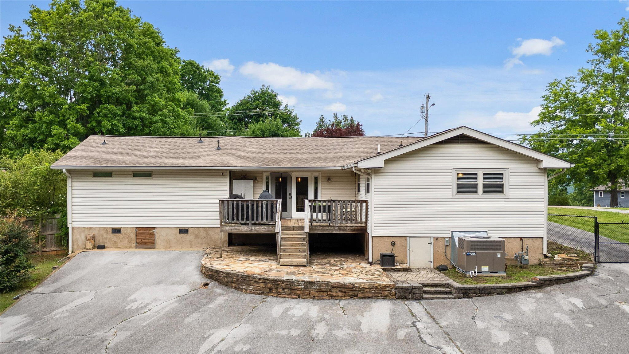 5646 Crestview Drive