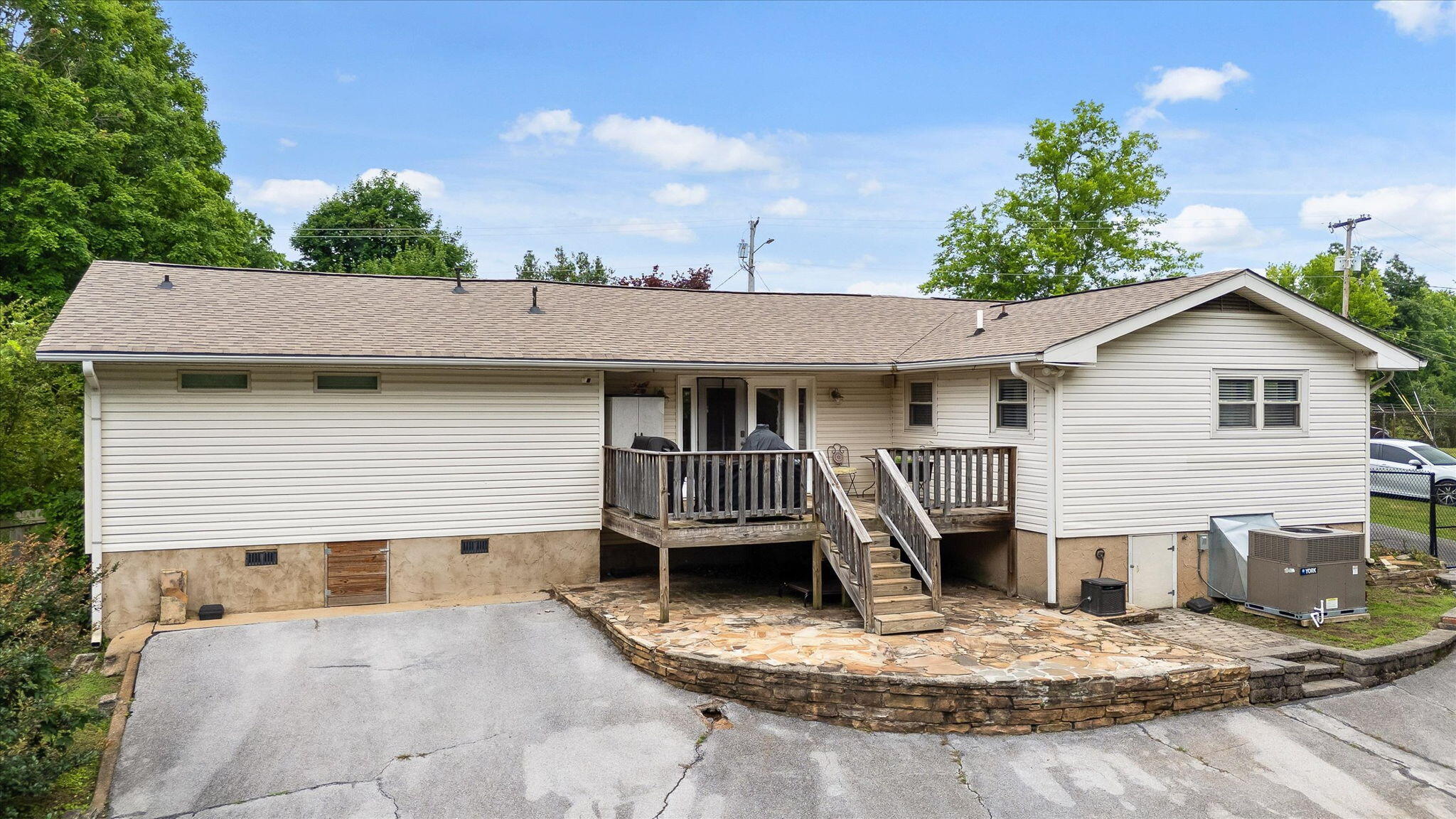 5646 Crestview Drive