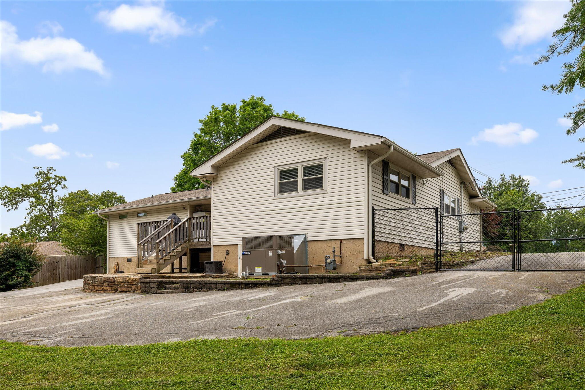 5646 Crestview Drive
