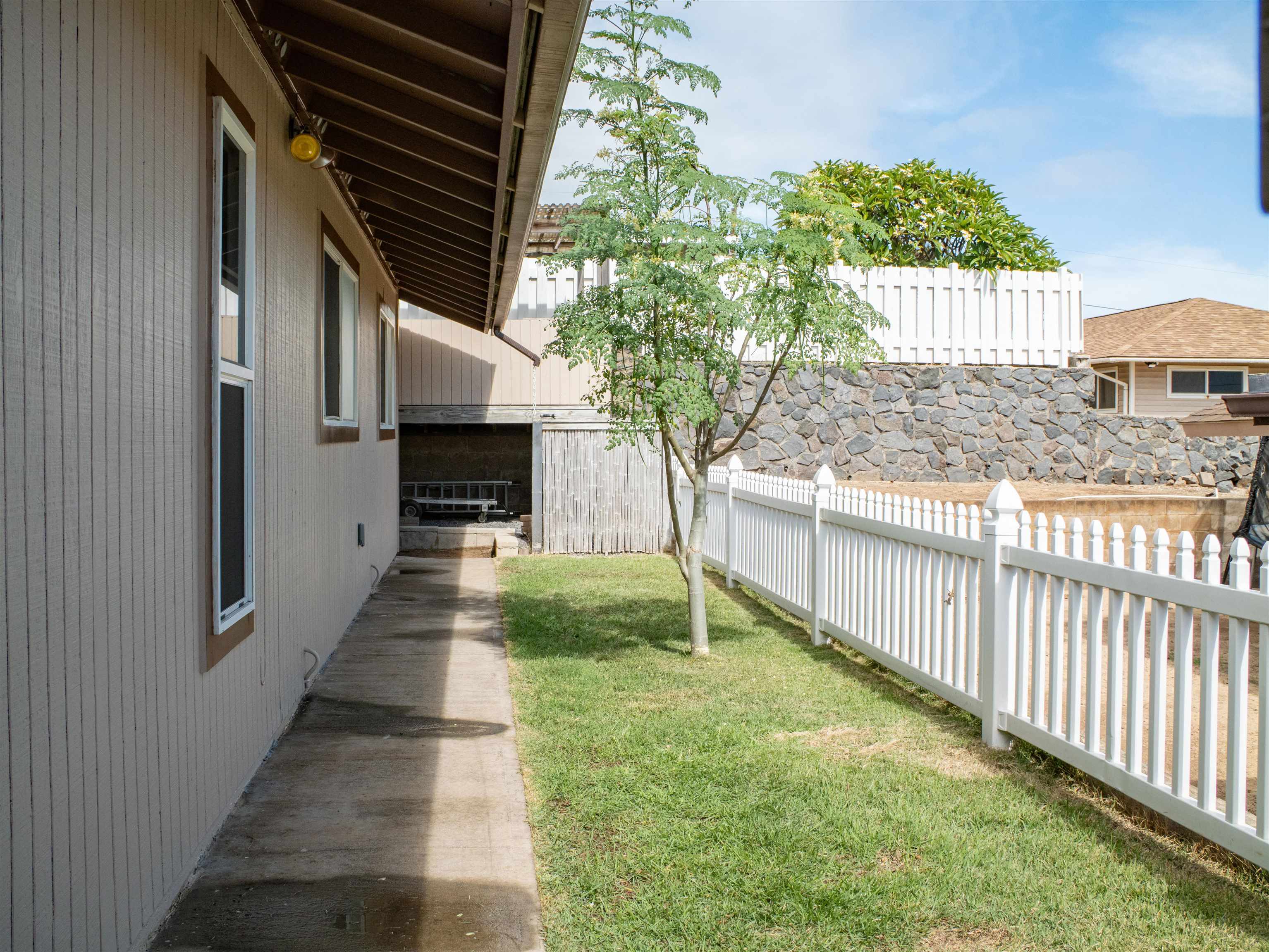 850 Makaala Dr