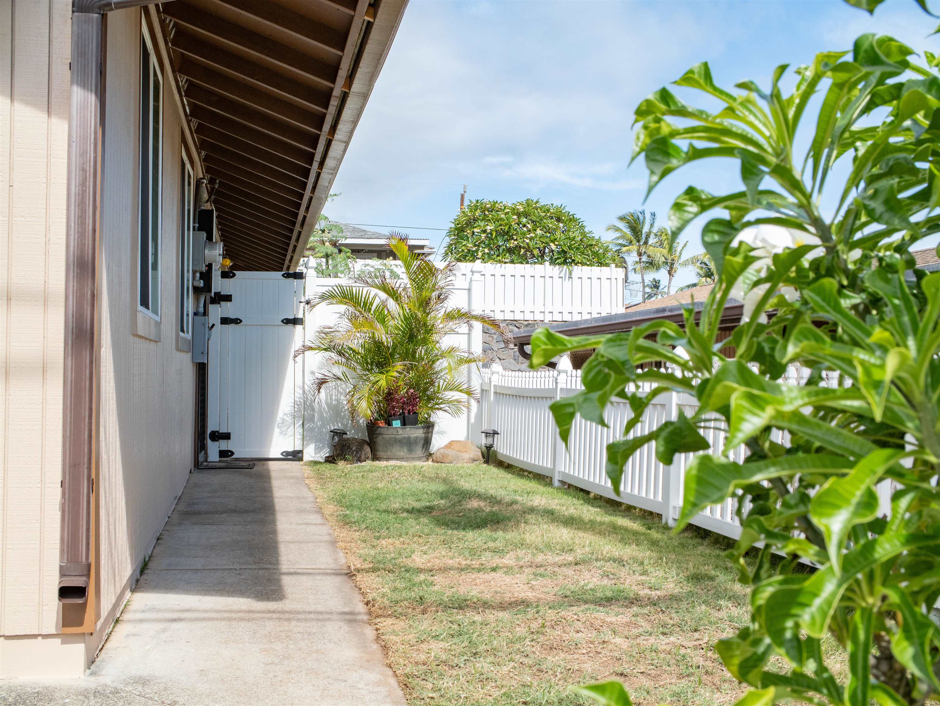 850 Makaala Dr