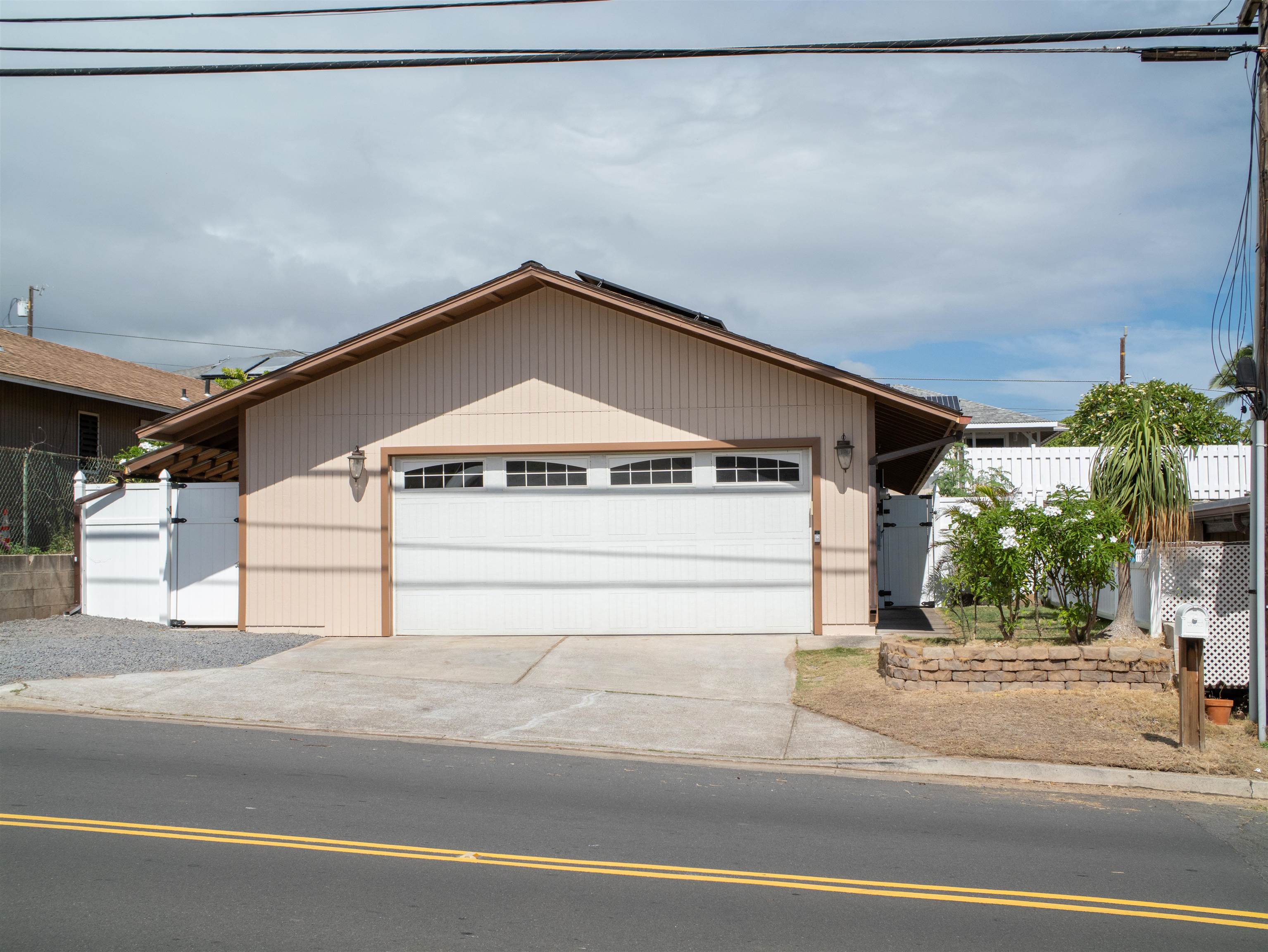 850 Makaala Dr