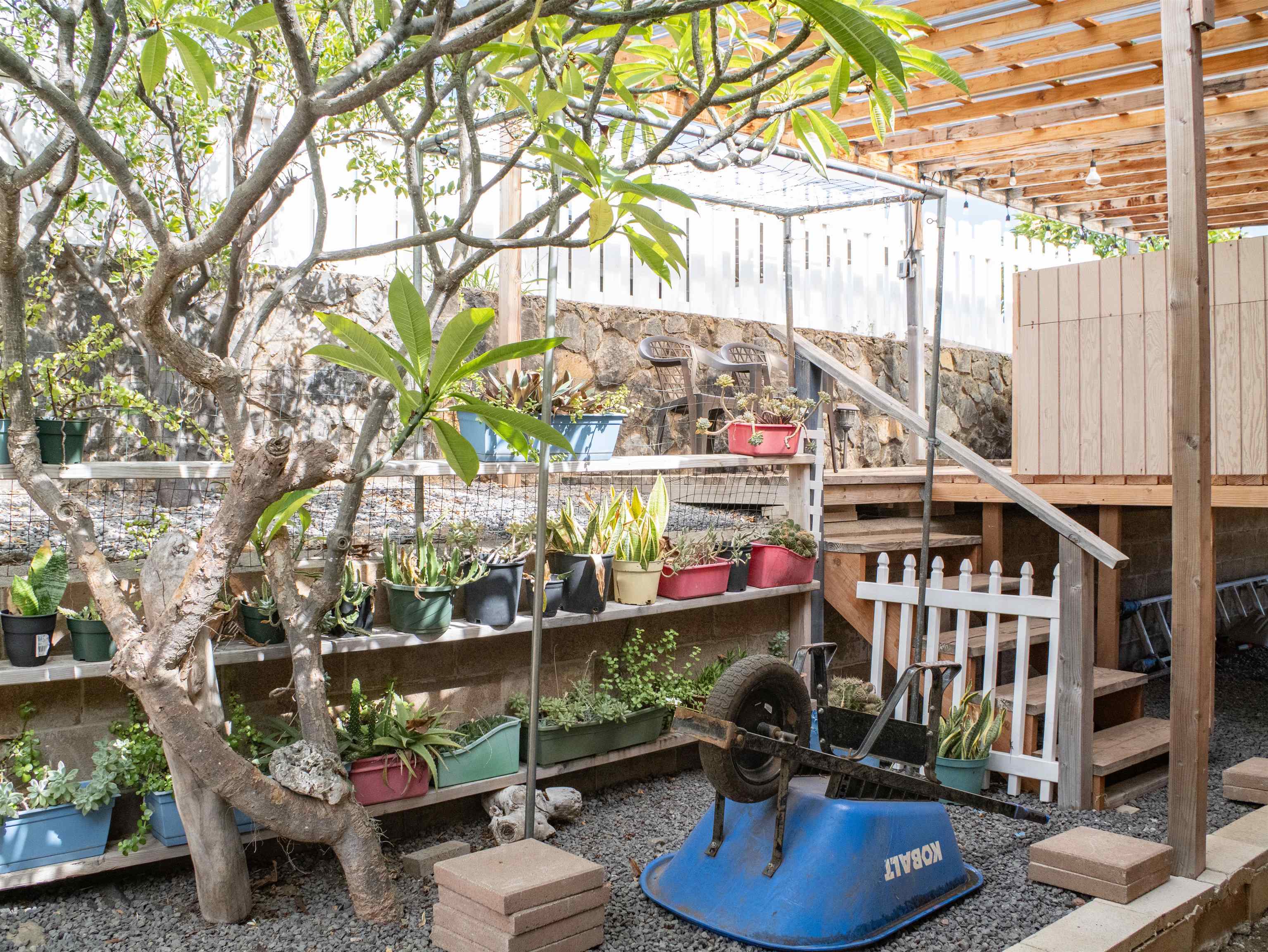 850 Makaala Dr