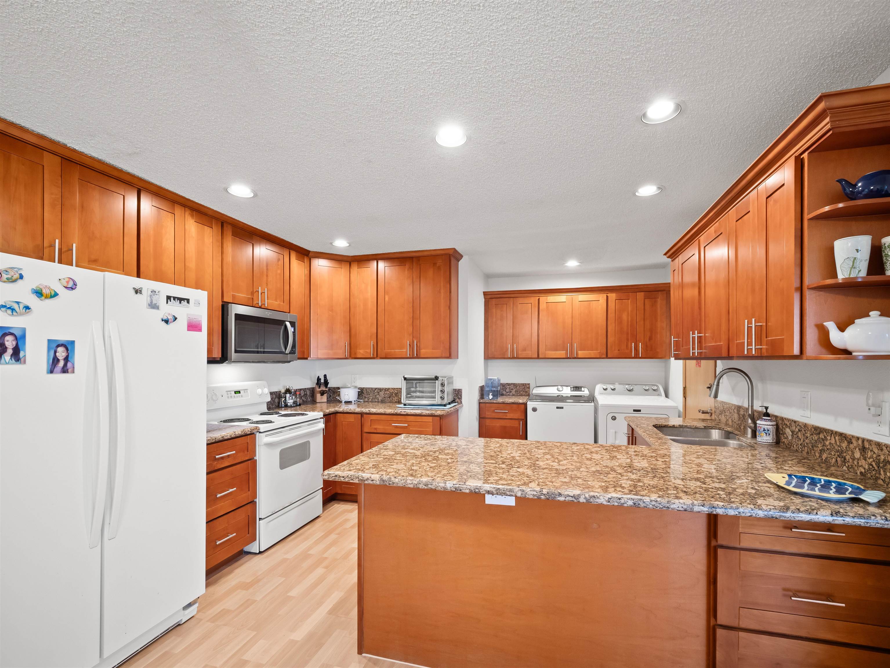 1406 Kakae Pl