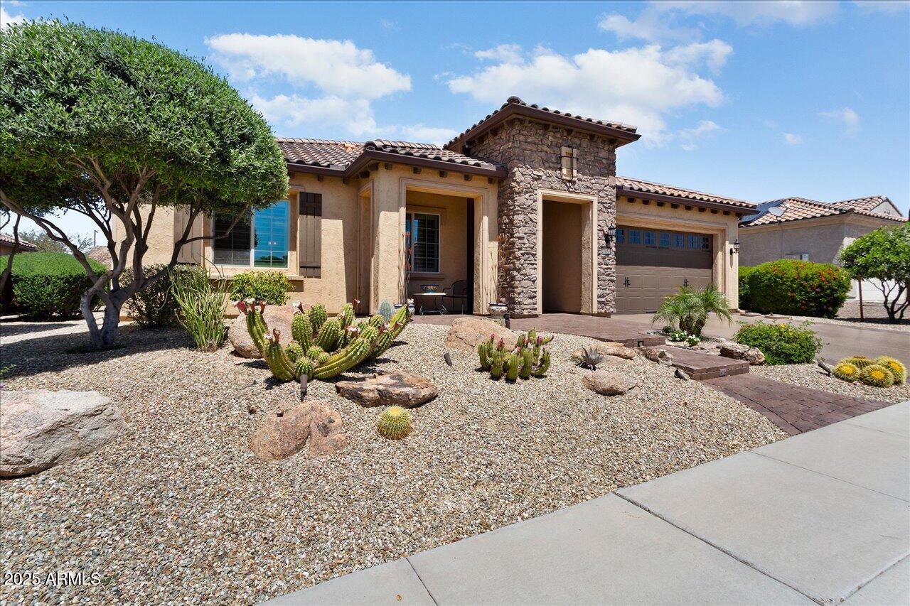 27052 W ORAIBI Drive