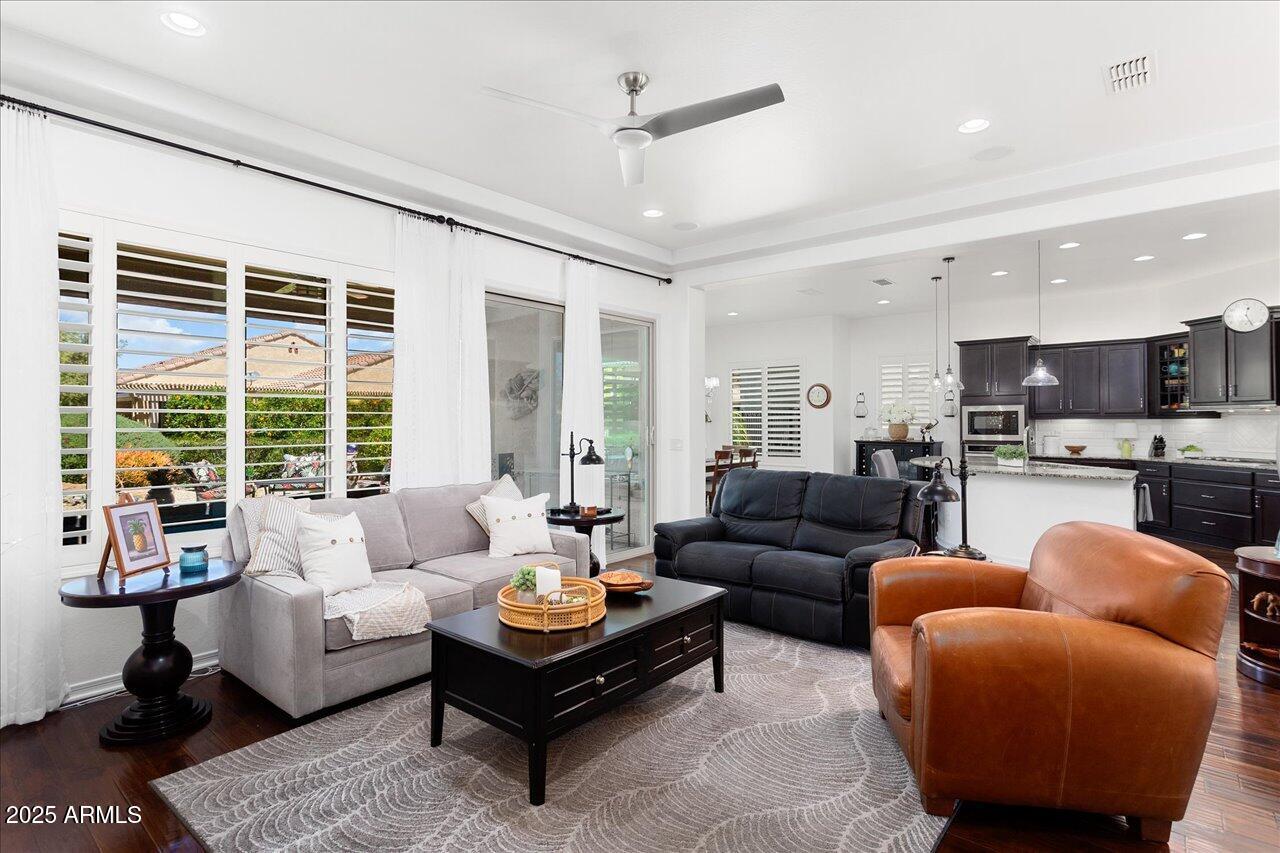 27052 W ORAIBI Drive
