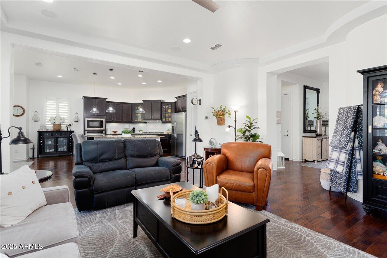 27052 W ORAIBI Drive