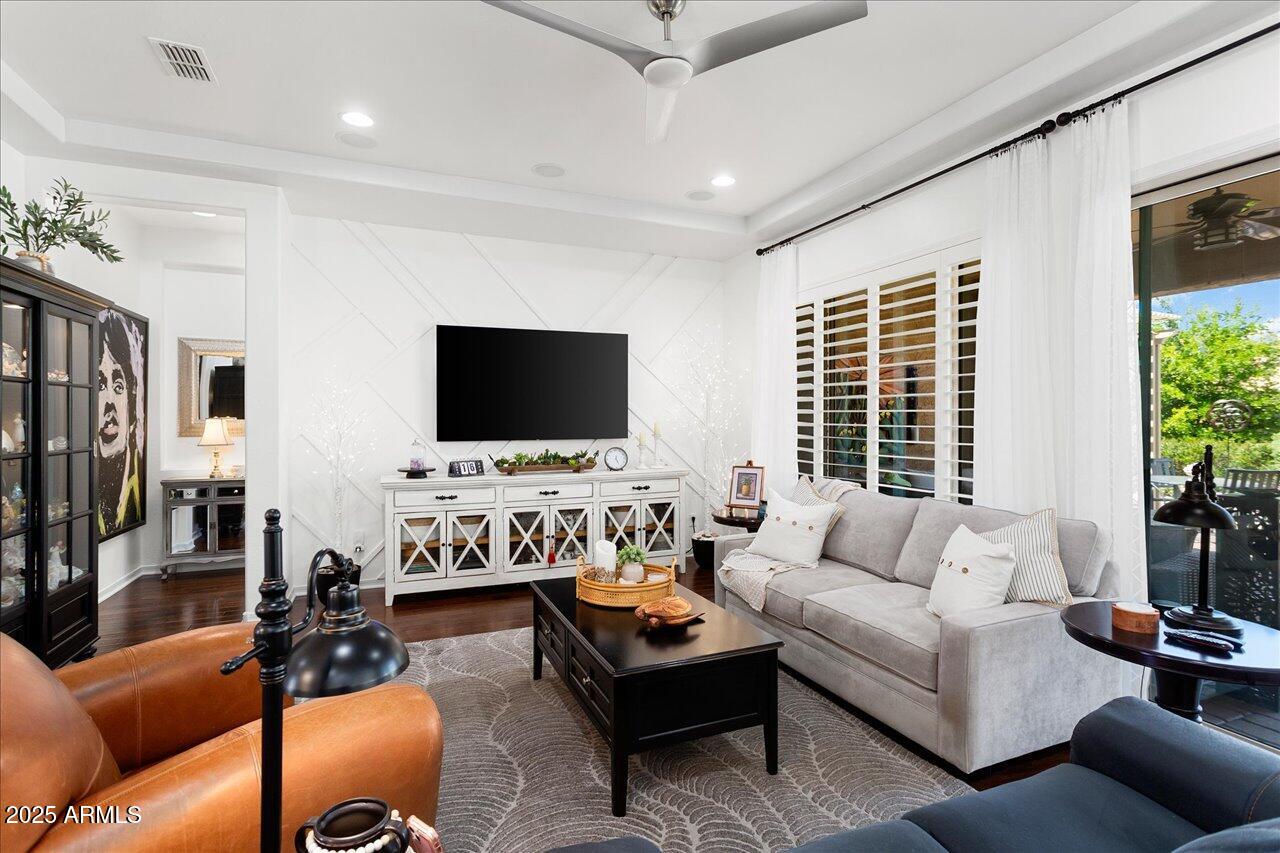 27052 W ORAIBI Drive