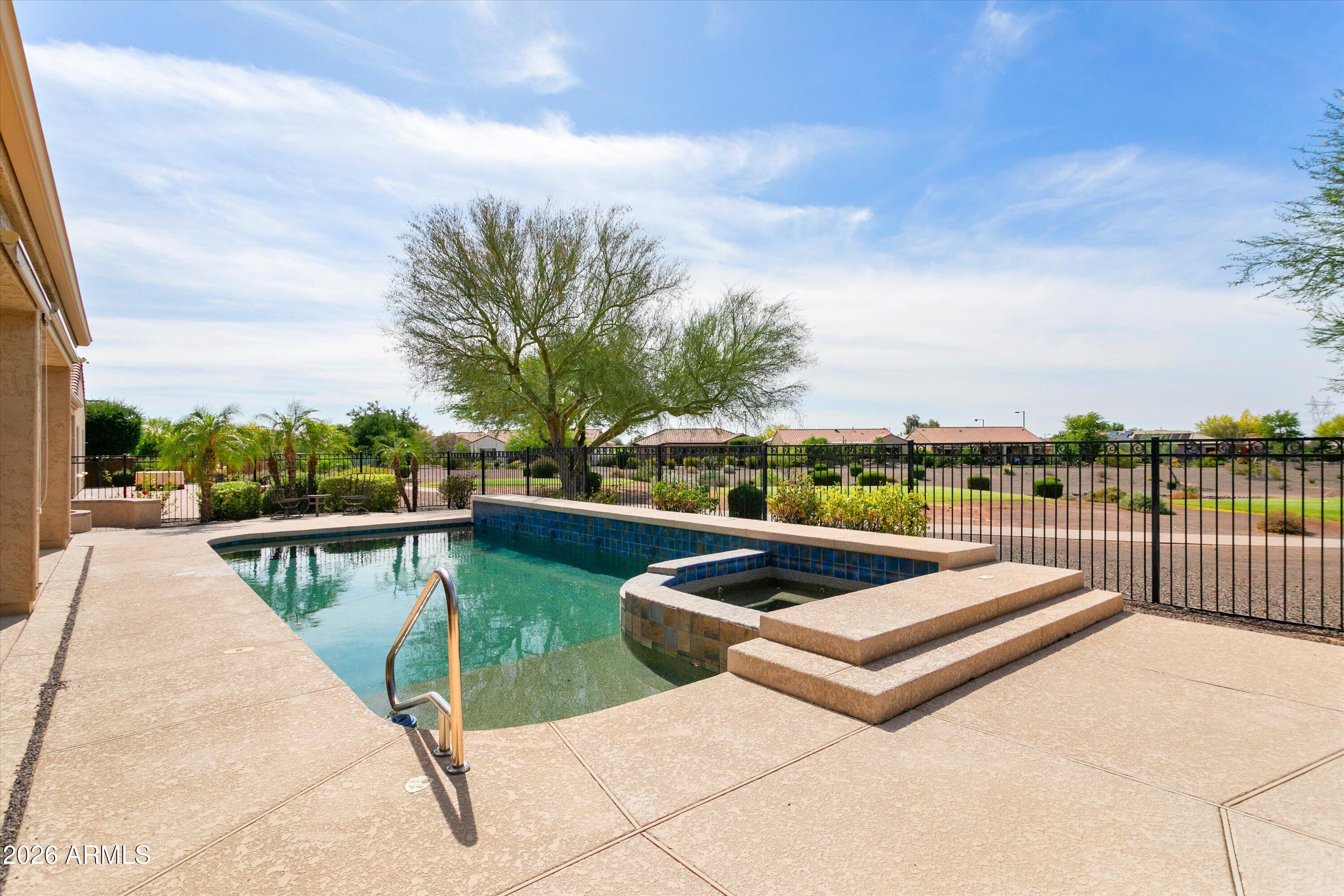 26400 W RUNION Lane