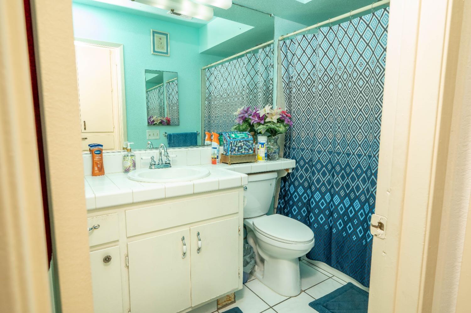 1913 Yellow Pine Drive