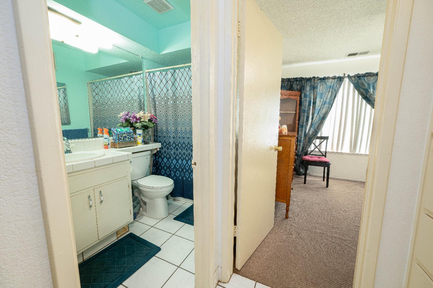 1913 Yellow Pine Drive