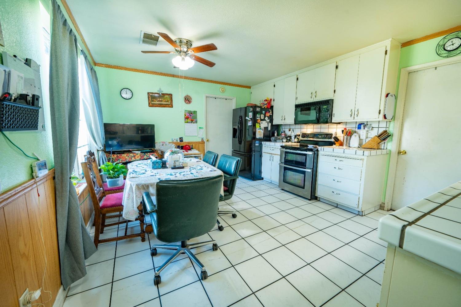 1913 Yellow Pine Drive