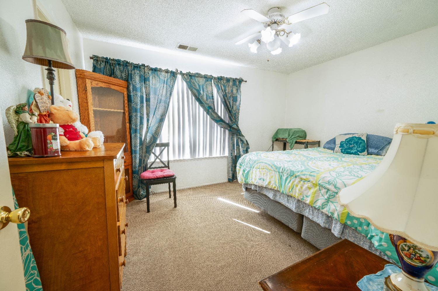 1913 Yellow Pine Drive