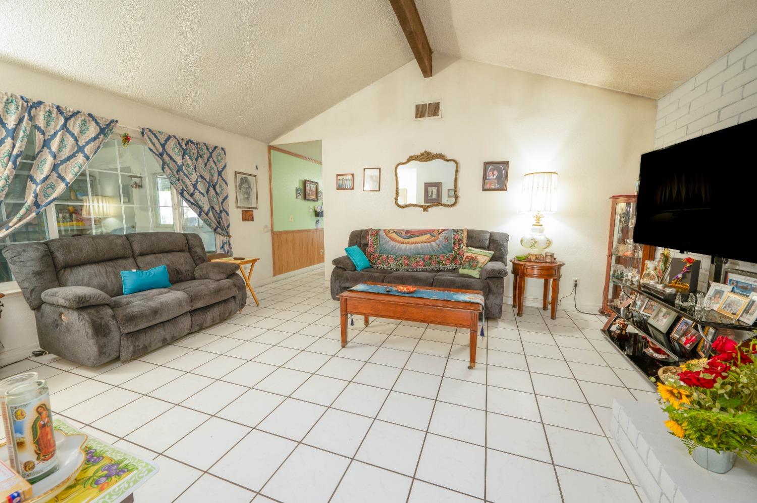 1913 Yellow Pine Drive