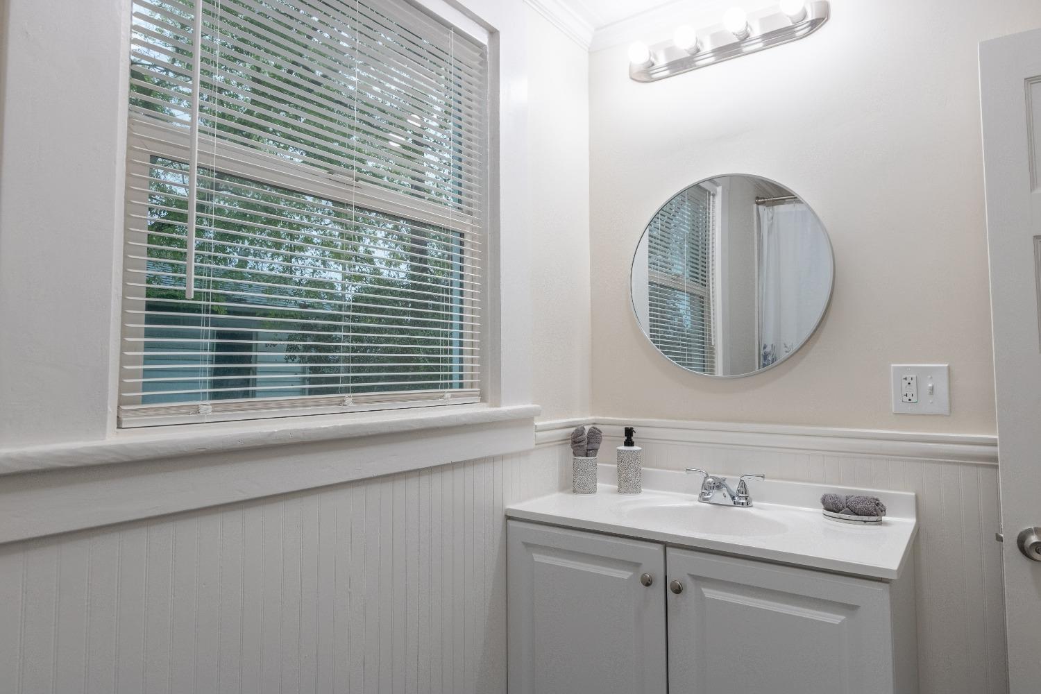 1345 N Lincoln Street