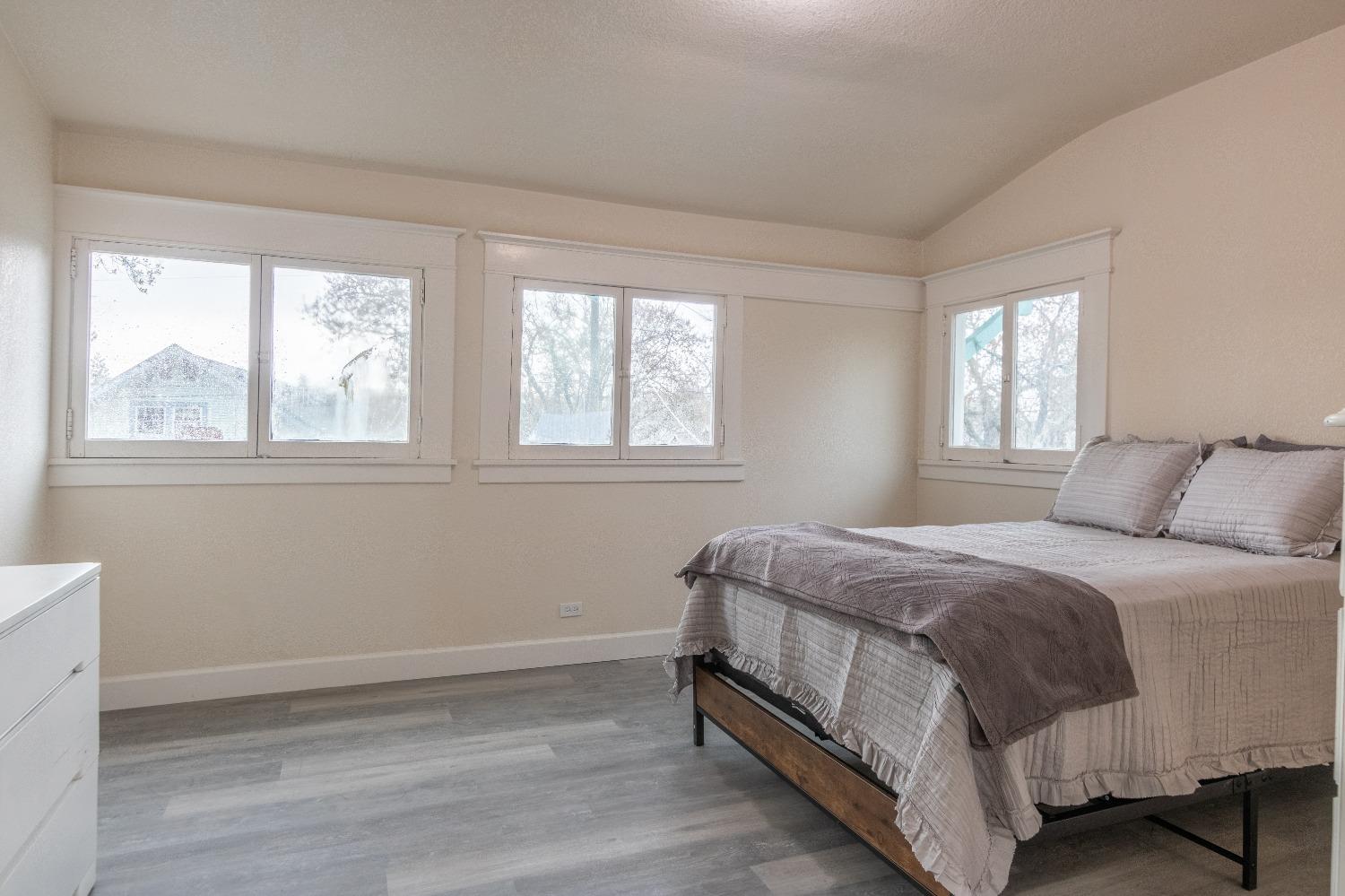 1345 N Lincoln Street