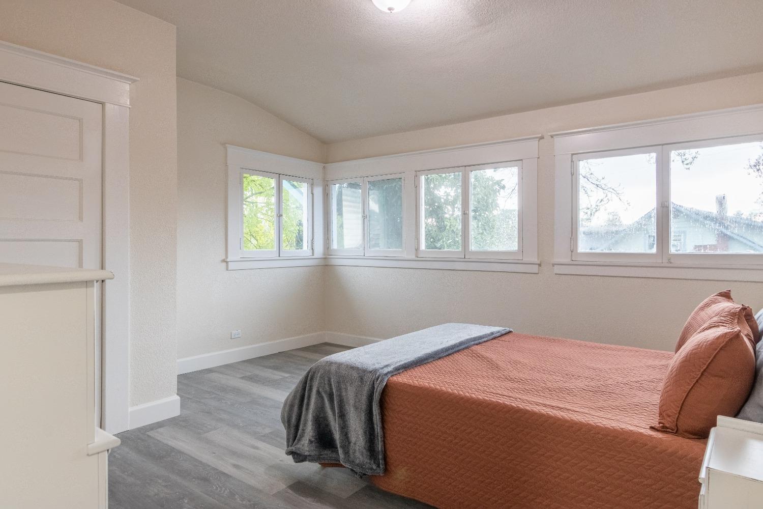 1345 N Lincoln Street