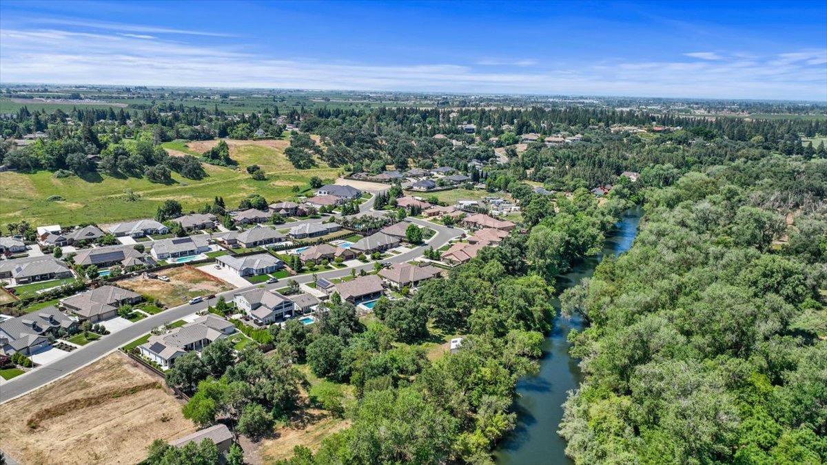 10825 Goldsborough Circle