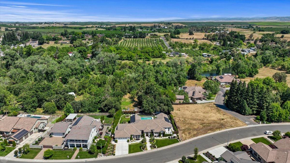 10825 Goldsborough Circle